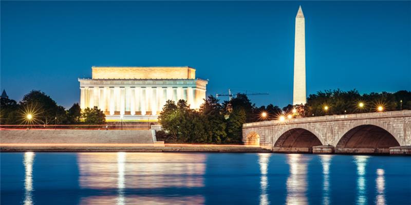 Bridge in DC showing Lincoln Memorial and Washington Monument